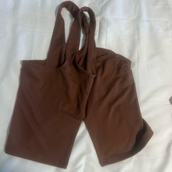 Brown going out top - Picture 2 of 2